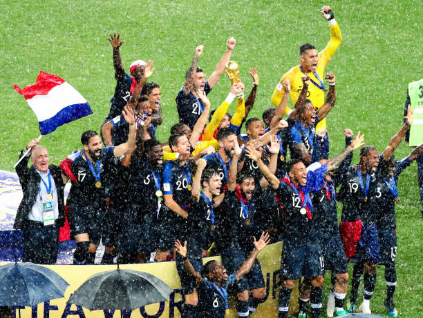 全国体育传统学校游泳联赛开赛.